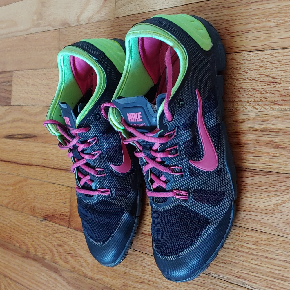 NIKE training shoes, size 9.5 black, pink, green - Picture 3 of 14